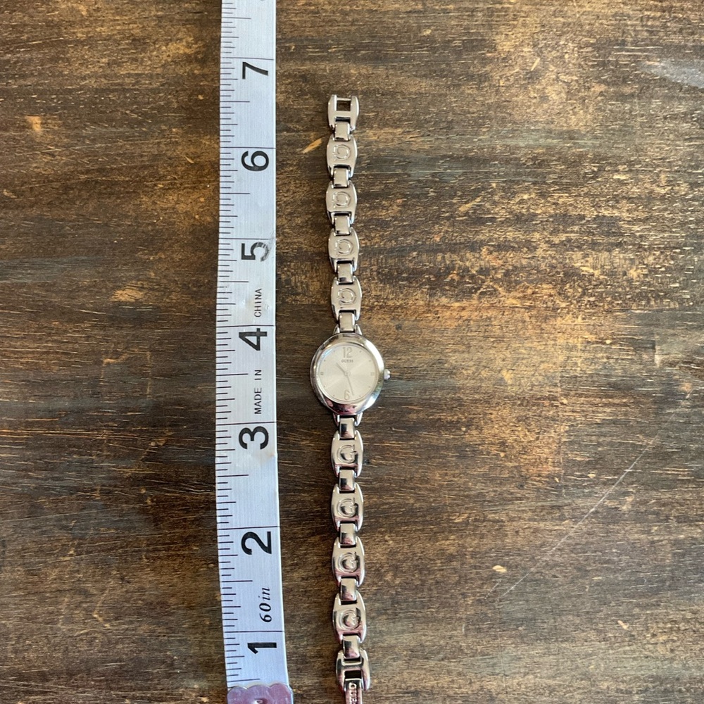 GUESS Silver Tone Logo Link Bracelet Watch Women’s Y2K Fashion Watch - Picture 5 of 5